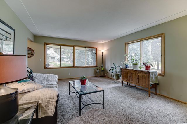 1525 Saint Croix Circle, Golden Valley, MN 55422