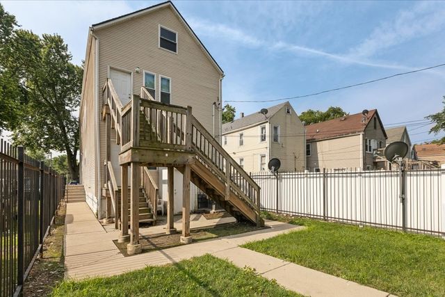 1234 W 49th Place 2R, Chicago, IL 60609