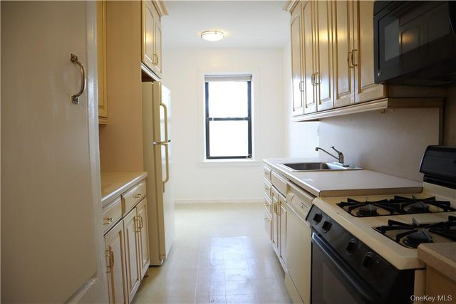 42 Barker Avenue 4C, White Plains, NY 10601