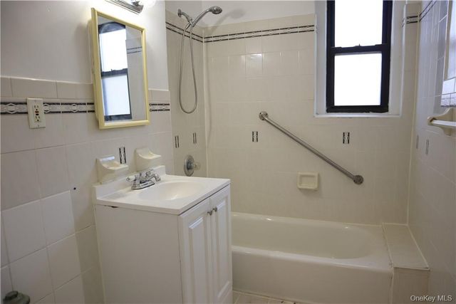 42 Barker Avenue 4C, White Plains, NY 10601