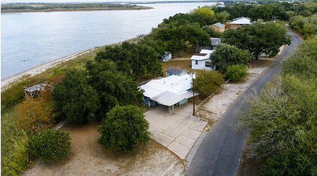 195 Carmel Dr, Sandia, TX 78383