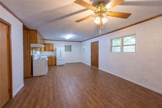 195 Carmel Dr, Sandia, TX 78383