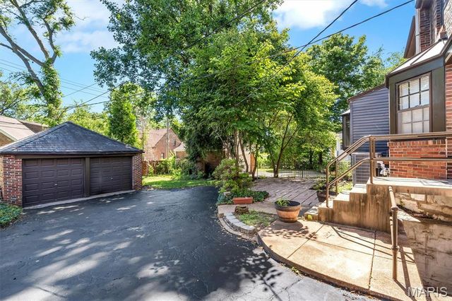7312 Ravinia Drive, St Louis, MO 63121