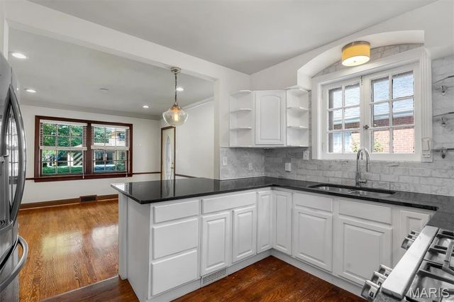 7312 Ravinia Drive, St Louis, MO 63121