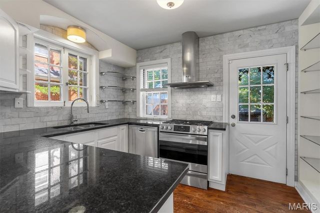 7312 Ravinia Drive, St Louis, MO 63121