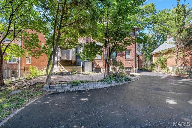 7312 Ravinia Drive, St Louis, MO 63121