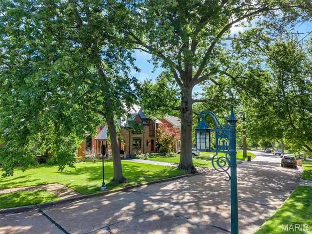 7312 Ravinia Drive, St Louis, MO 63121