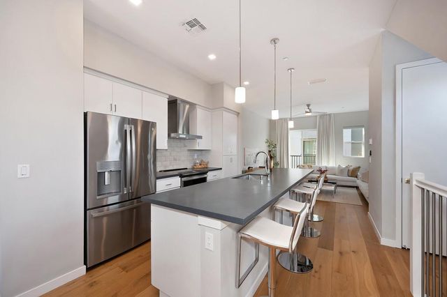 3348 S St, Sacramento, CA 95816