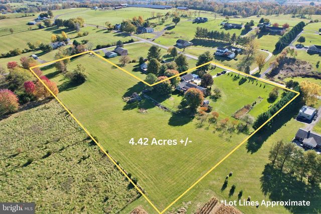 8289 BACK RD, Maurertown, VA 22644