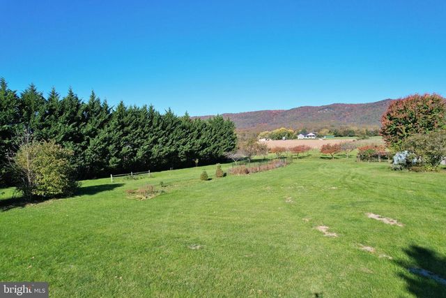8289 BACK RD, Maurertown, VA 22644
