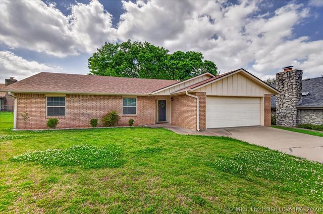 119 Canterbury Court, Bartlesville, OK 74006