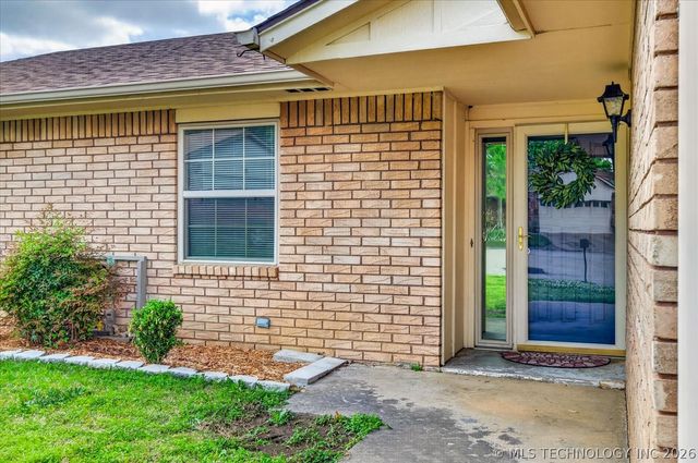 119 Canterbury Court, Bartlesville, OK 74006