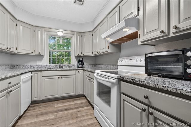 119 Canterbury Court, Bartlesville, OK 74006