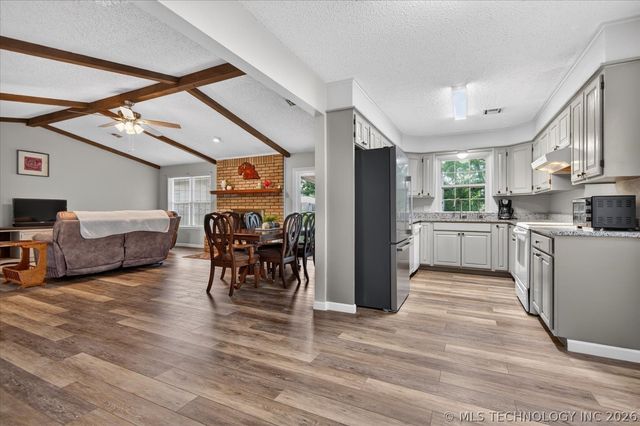 119 Canterbury Court, Bartlesville, OK 74006