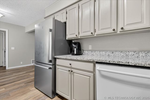 119 Canterbury Court, Bartlesville, OK 74006