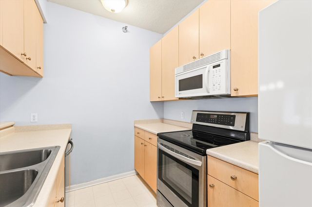 1720 SE LA Grant Parkway 16, Waukee, IA 50263