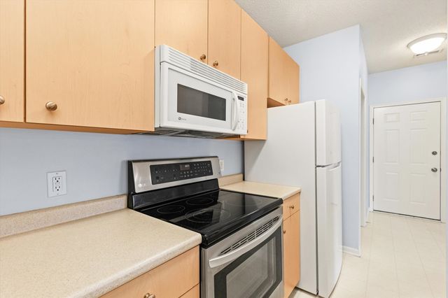 1720 SE LA Grant Parkway 16, Waukee, IA 50263