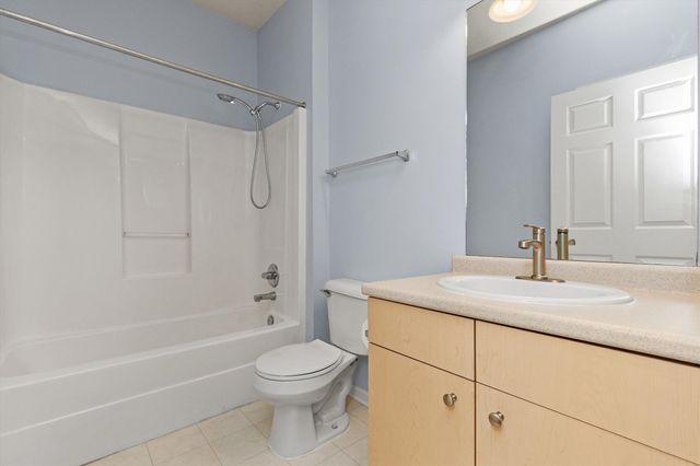 1720 SE LA Grant Parkway 16, Waukee, IA 50263
