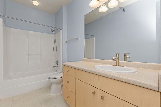 1720 SE LA Grant Parkway 16, Waukee, IA 50263