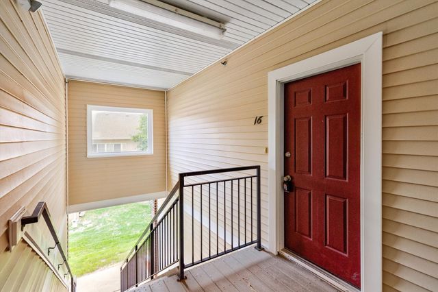 1720 SE LA Grant Parkway 16, Waukee, IA 50263