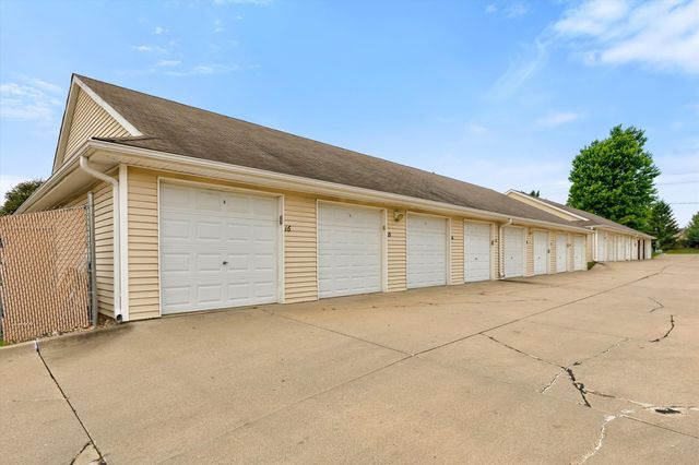 1720 SE LA Grant Parkway 16, Waukee, IA 50263