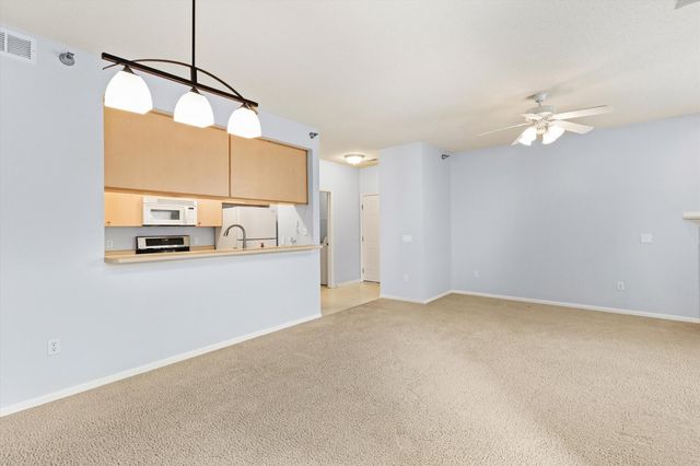1720 SE LA Grant Parkway 16, Waukee, IA 50263