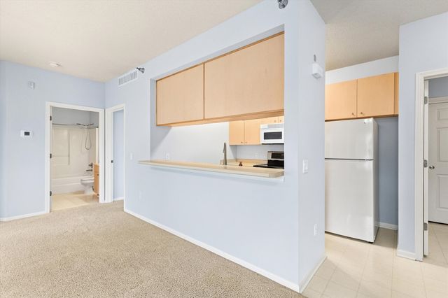 1720 SE LA Grant Parkway 16, Waukee, IA 50263