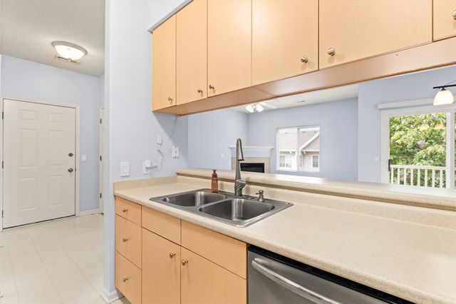 1720 SE LA Grant Parkway 16, Waukee, IA 50263