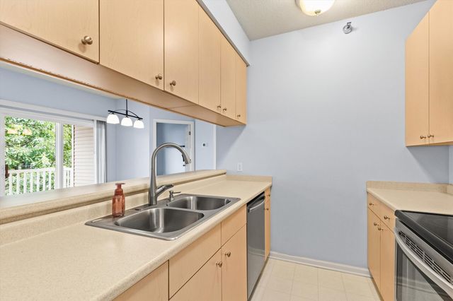 1720 SE LA Grant Parkway 16, Waukee, IA 50263