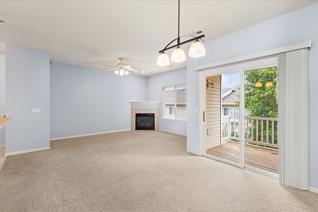 1720 SE LA Grant Parkway 16, Waukee, IA 50263