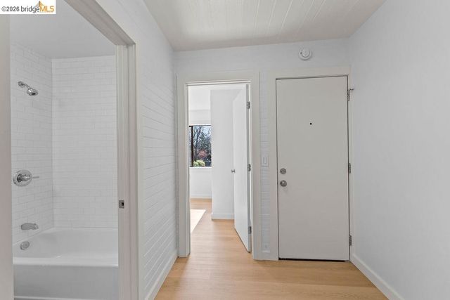 769 17th St, Oakland, CA 94612