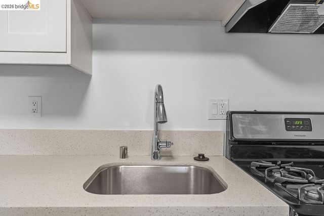 769 17th St, Oakland, CA 94612