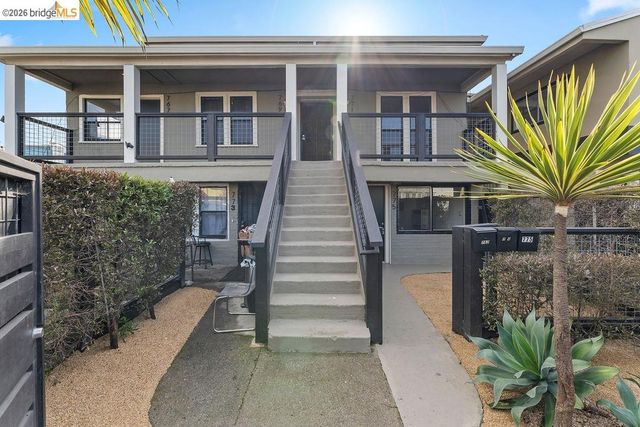 769 17th St, Oakland, CA 94612