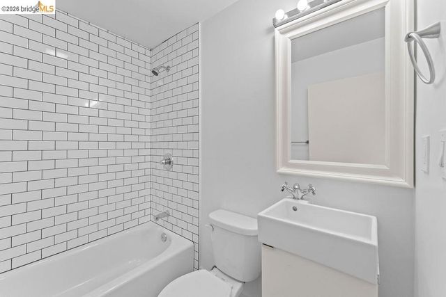 769 17th St, Oakland, CA 94612