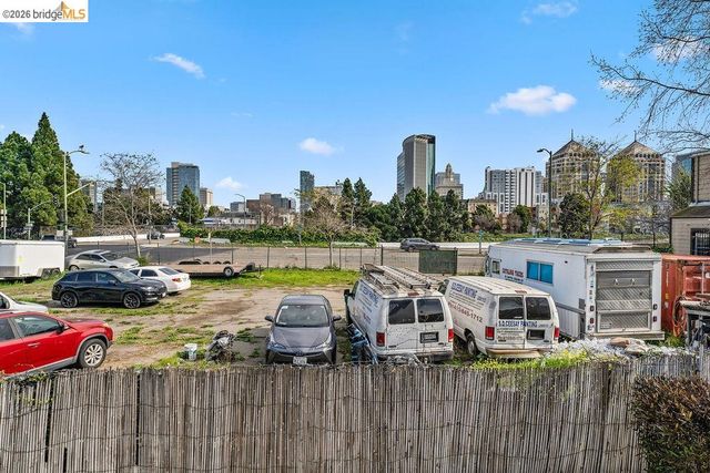 769 17th St, Oakland, CA 94612