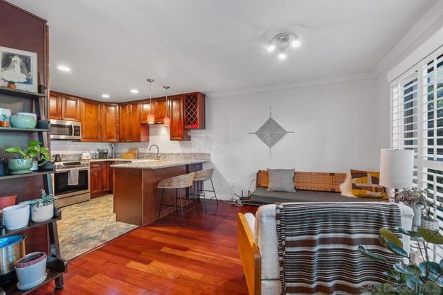 6960 Caminito Curva, San Diego, CA 92119