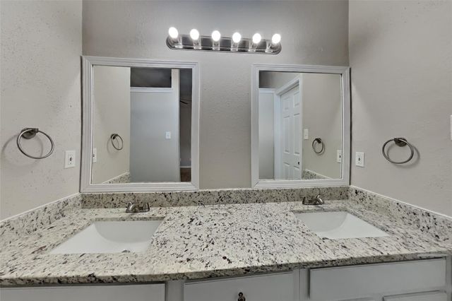 2811 Pineleaf Drive, Sugar Land, TX 77479