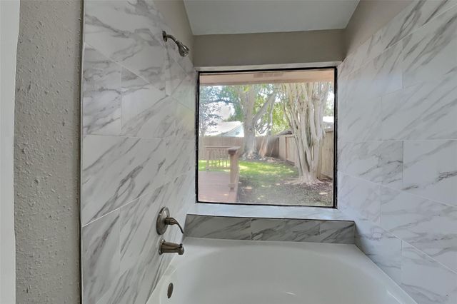 2811 Pineleaf Drive, Sugar Land, TX 77479