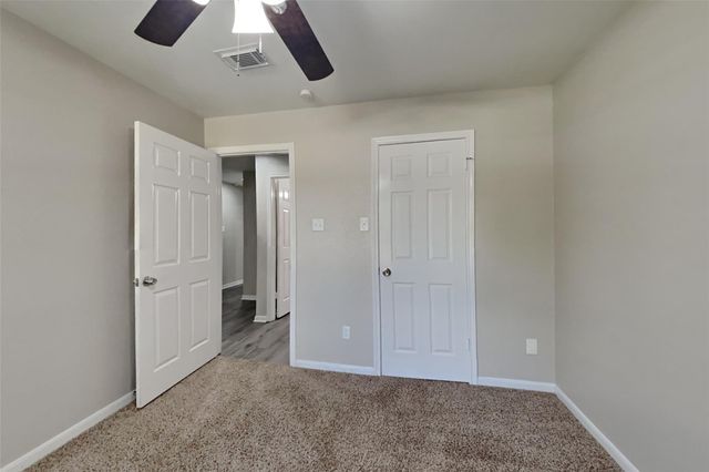 2811 Pineleaf Drive, Sugar Land, TX 77479