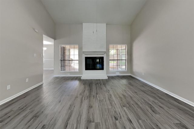 2811 Pineleaf Drive, Sugar Land, TX 77479