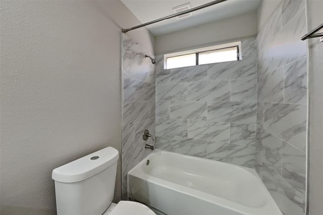 2811 Pineleaf Drive, Sugar Land, TX 77479