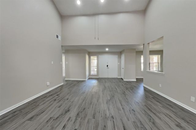 2811 Pineleaf Drive, Sugar Land, TX 77479