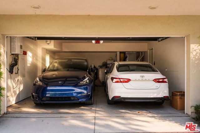 2780 N Wright Lane, Los Angeles, CA 90068