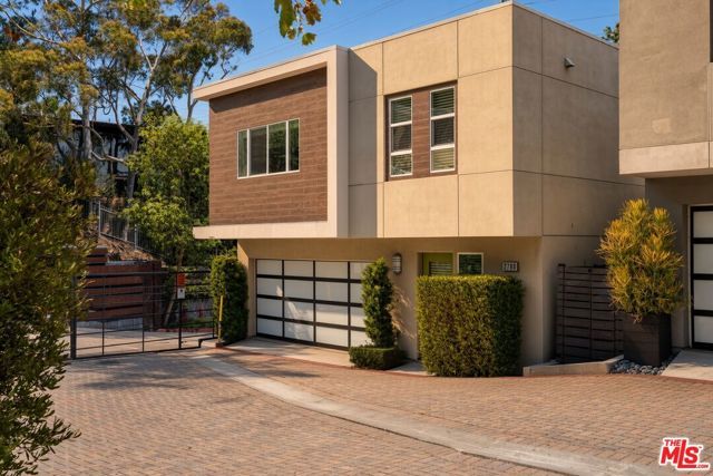 2780 N Wright Lane, Los Angeles, CA 90068