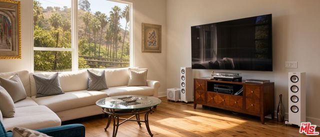 2780 N Wright Lane, Los Angeles, CA 90068