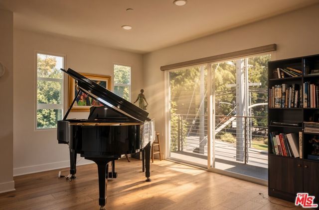 2780 N Wright Lane, Los Angeles, CA 90068