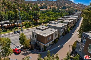2780 N Wright Lane, Los Angeles, CA 90068