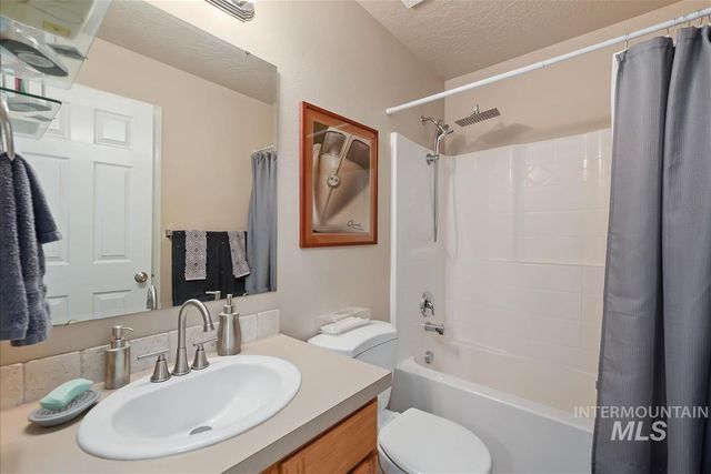 11740 Edgemoor St, Caldwell, ID 83605