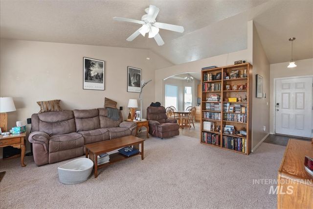 11740 Edgemoor St, Caldwell, ID 83605