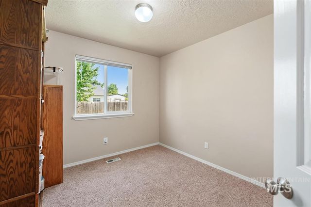 11740 Edgemoor St, Caldwell, ID 83605